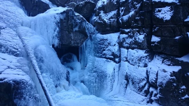 Mrazivý výlet z Bílého Potoka na ledopád Černého potoka a výhledy z kostela Hajního Mrazivý výlet z Bílého Potoka na ledopád Černého potoka a výhledy z kostela Hajního