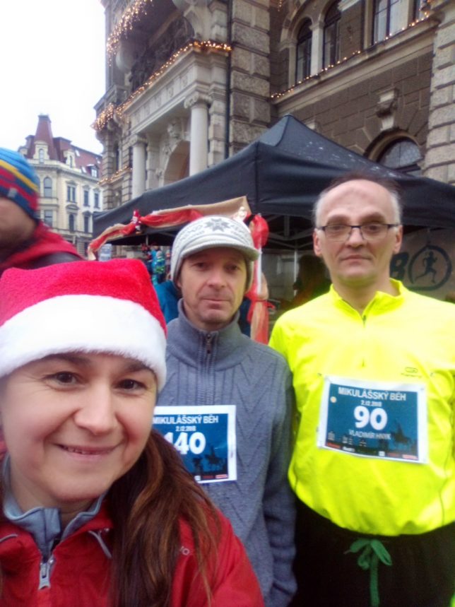Mikulášský běh za deště a mírného skluzu Mikulášský běh za deště a mírného skluzu