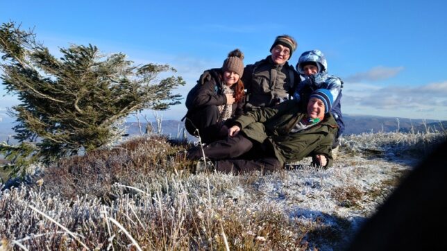 Slunečný výlet po bílých vrcholcích Jizerek Slunečný výlet po bílých vrcholcích Jizerek