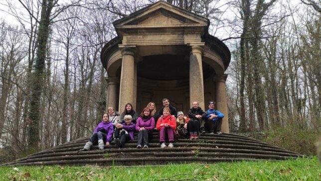 Jezdci na koních v hornolužické Ostritz Jezdci na koních v hornolužické Ostritz